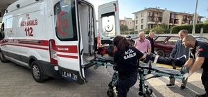 Otomobile çarpmamak için manevra yapınca bisikletten düştü