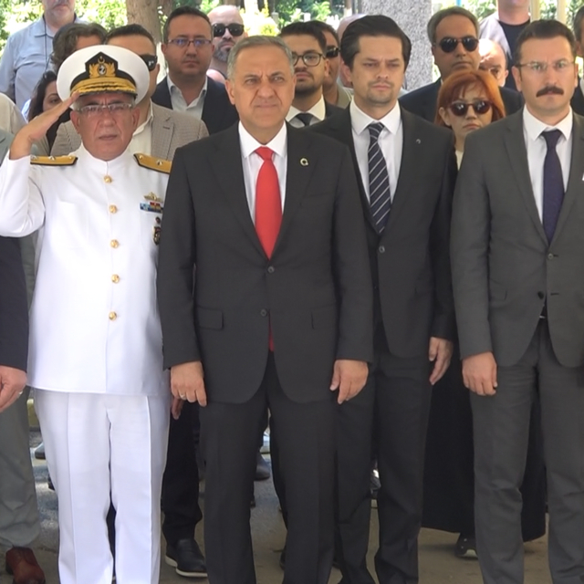 Yalova'da şehitler mezarları başında anıldı
