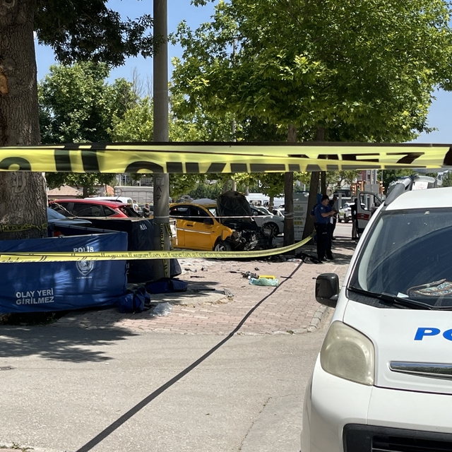 Ticari taksinin çarptığı anne ile kızı hayatını kaybetti