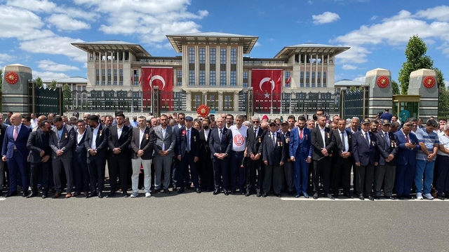 "Hain darbe girişimi unutulmadı, unutturulmayacak"