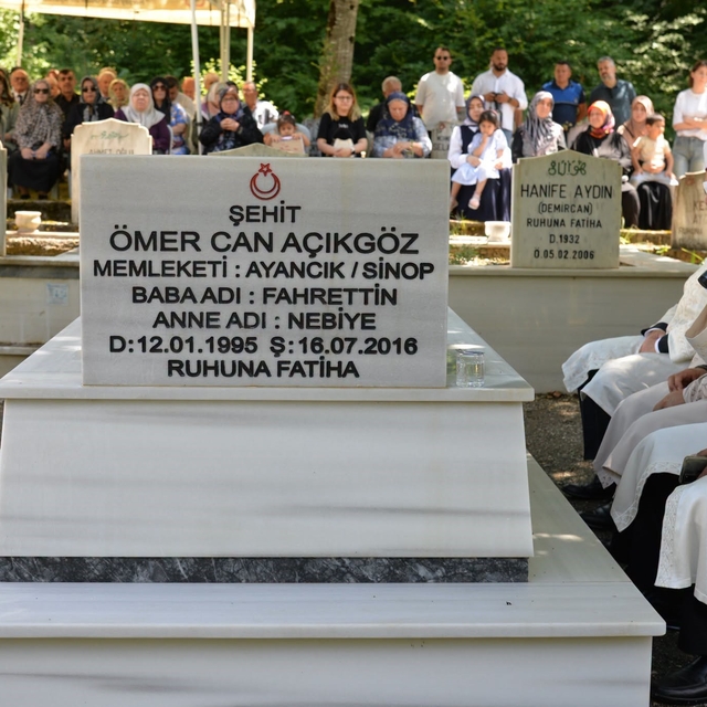 Ayancıklı 15 Temmuz şehidi kabri başında anıldı