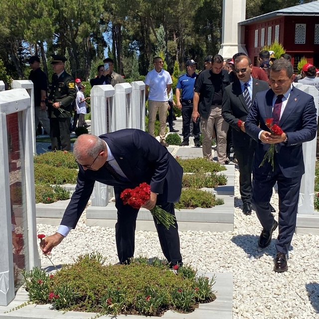 Çanakkale Şehitler Abidesi'nde 15 Temmuz şehitleri dualarla anıldı