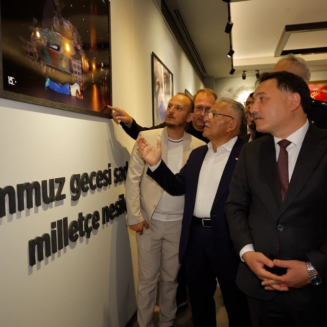 Başkan Büyükkılıç: "Bu millet esareti kabul etmez, bayrağını yere düşürmez"