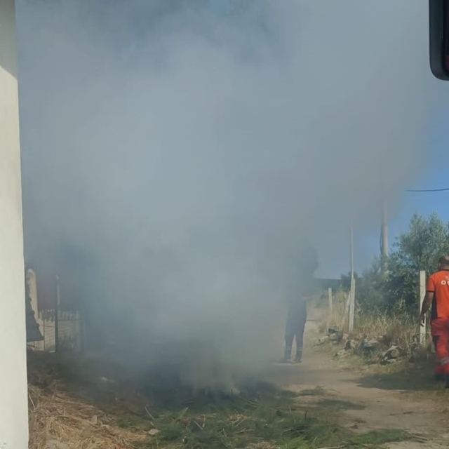 Anız ateşi felakete dönüşmeden söndürüldü