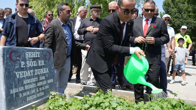 Iğdır'da şehitler kabirleri başında anıldı
