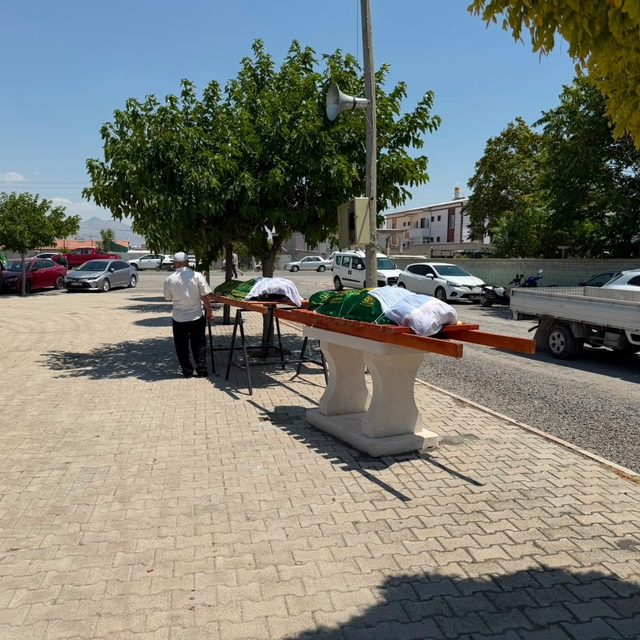 Cinayete kurban giden anne ve kızına acı veda