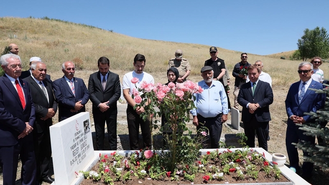 15 Temmuz şehidi Gündüz kabri başında dualarla anıldı
