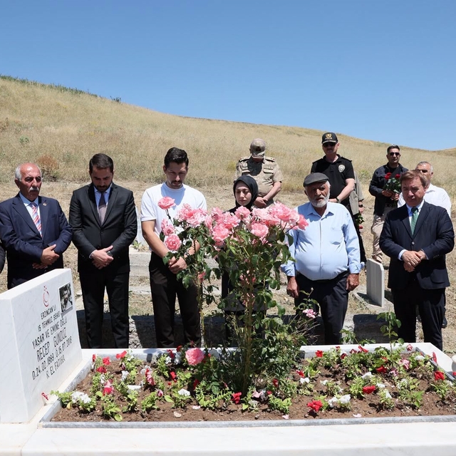 15 Temmuz şehidi Gündüz kabri başında dualarla anıldı