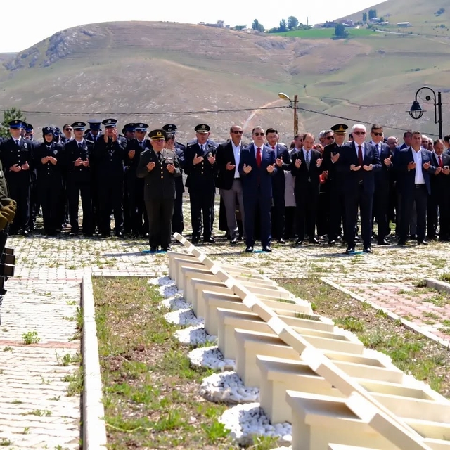 Bayburt'ta 15 Temmuz şehitleri dualarla anıldı