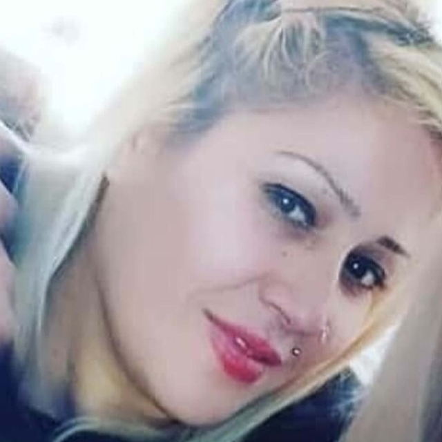 Sevgilisi tarafından dövülerek öldürülen Sevil'in tabutunu kadınlar taşıdı