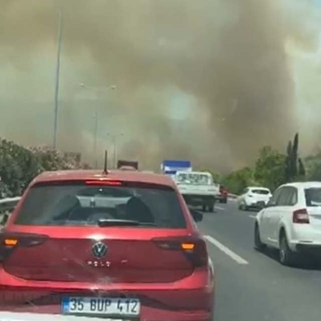 Manisa'da orman yangınında alevler İzmir-İstanbul Otoyolu'na ulaştı