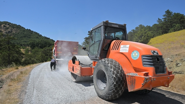 Gördes'in kritik yolunda asfalt mesaisi başladı