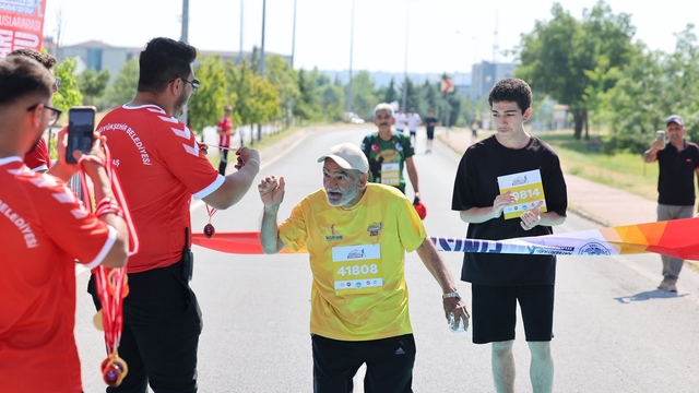 7'den 70'e demokrasi koşusunda buluştu