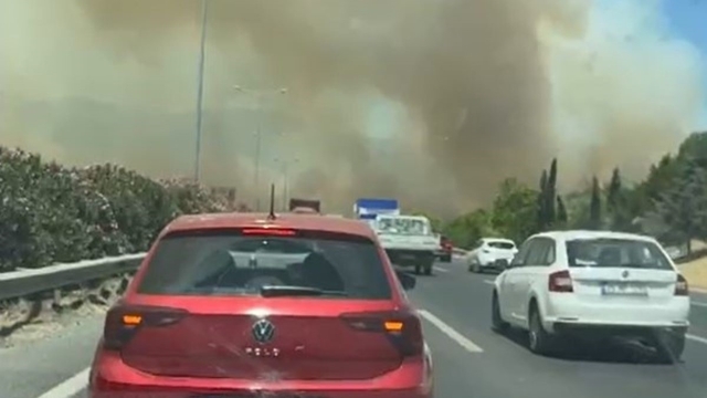 Manisa'da orman yangınında alevler İzmir-İstanbul Otoyolu'na ulaştı