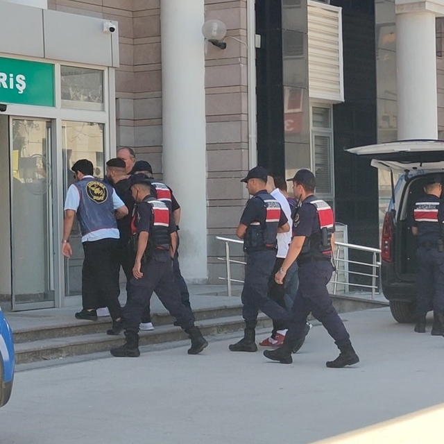 Kuşadası'nda suç makineleri yakalandı