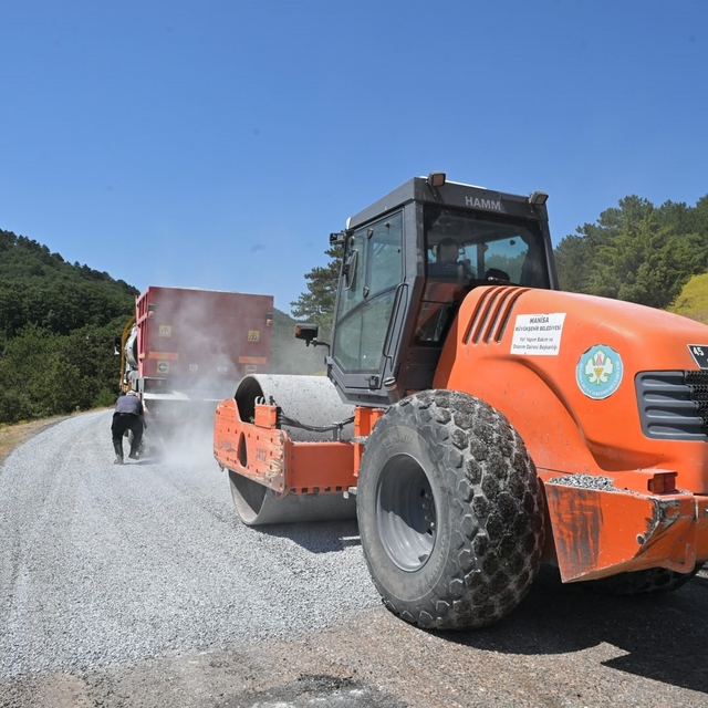 Gördes'in kritik yolunda asfalt mesaisi başladı