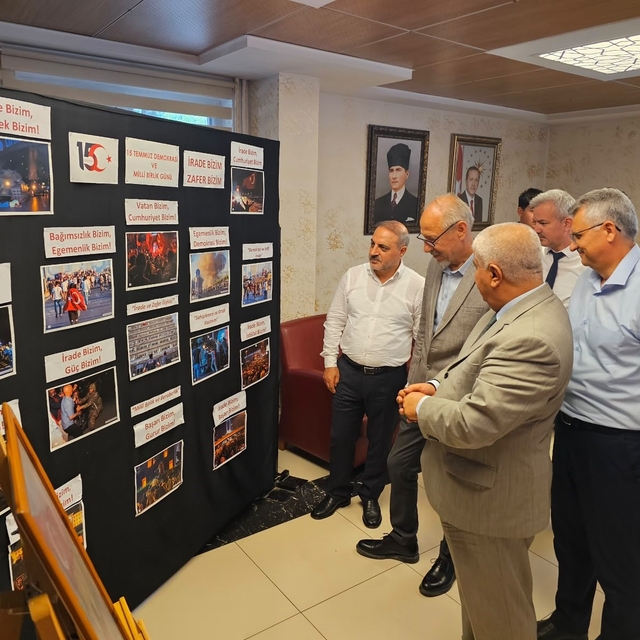 Balıkesir'de 15 Temmuz ruhu sanatla yaşatılıyor
İrade tuvale, zafer hafızal...
