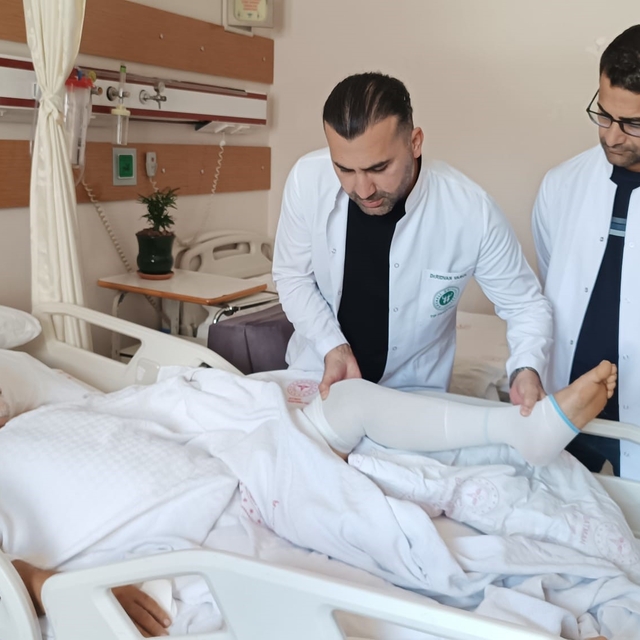 Kayısı ağacından düşerek ağır yaralandı, 2,5 saatlik ameliyatla sağlığına k...