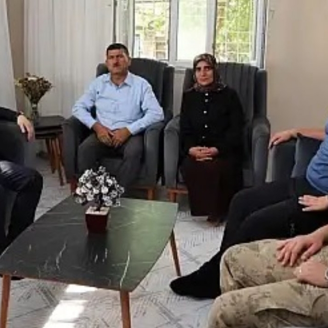 Kurtalan Kaymakamı Başara şehit aileleriyle görüştü