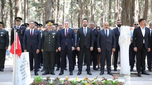 Edremit'te 15 Temmuz şehitleri dualarla anıldı