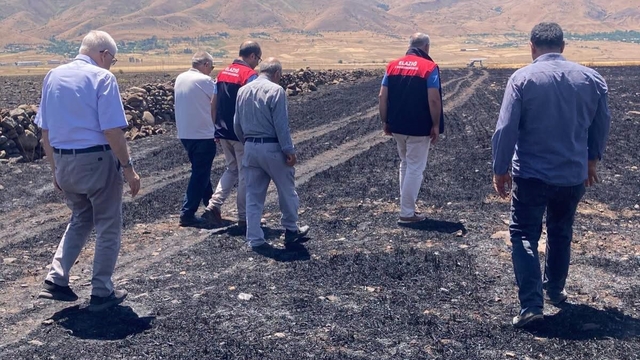 Elazığ'da küle dönen 70 dönümlük ekili alanda hasar tespit çalışmaları