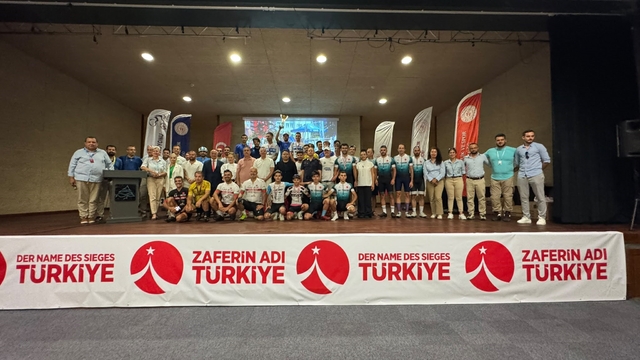 Marmaris'te 15 Temmuz Şehitleri Anma Programı bisiklet yarışı kazananları ödüllerini aldı