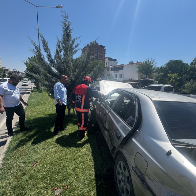 Elazığ'da beton mikseriyle otomobil çarpıştı: 3 yaralı