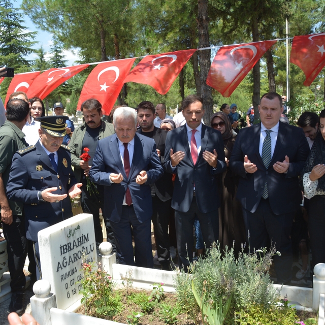 Korkuteli'nde 15 Temmuz şehidi Yasin Naci Ağaroğlu, mezarı başında anıldı