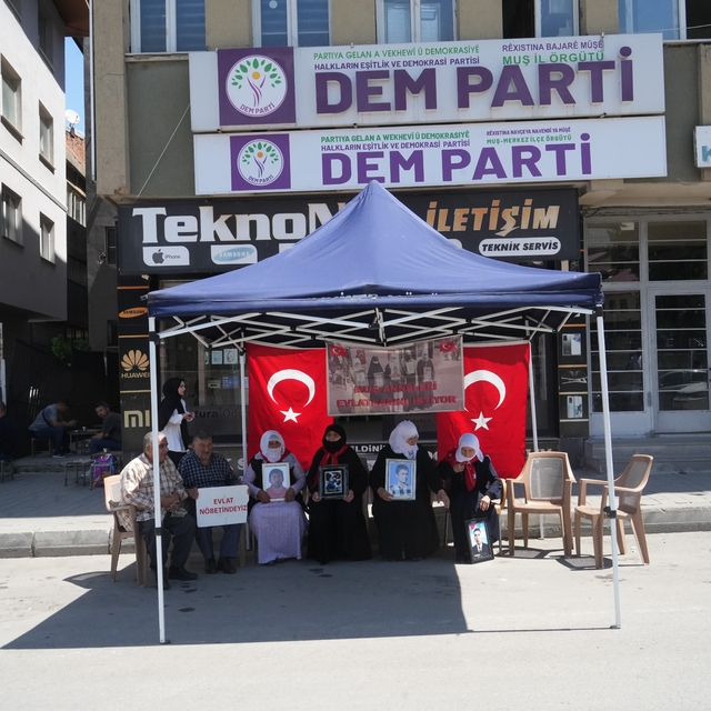 Muşlu ailelerin evlat nöbeti devam ediyor