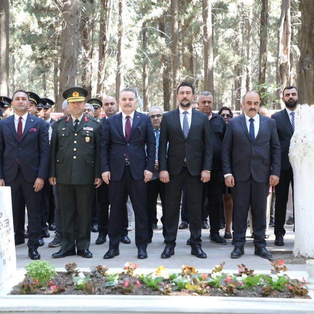 Edremit'te 15 Temmuz şehitleri dualarla anıldı