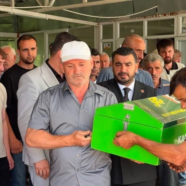 Yangında hayatını kaybeden 2 yaşındaki çocuk toprağa verildi
