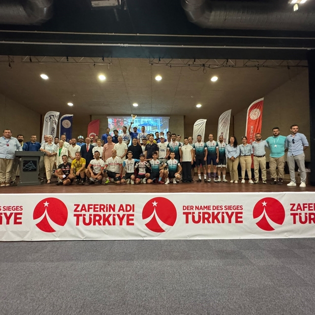 Marmaris'te 15 Temmuz Şehitleri Anma Programı bisiklet yarışı kazananları ö...