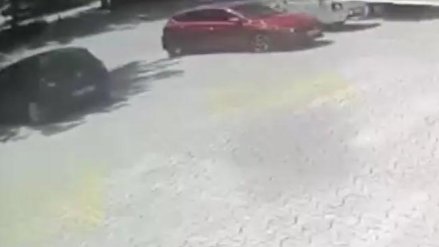 Kaldırımda yürürken taksinin çarptığı anne ile kızı öldü (2)
