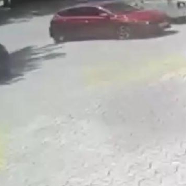 Kaldırımda yürürken taksinin çarptığı anne ile kızı öldü (2)