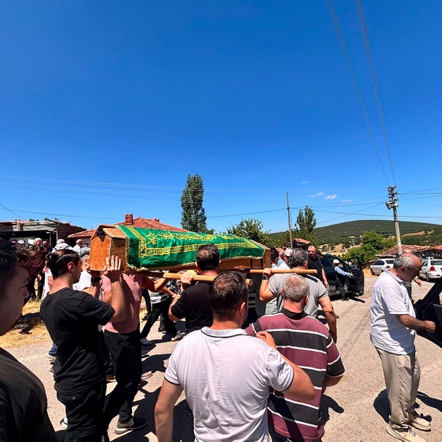 Kayalıklardan düşerek ölen teknisyen toprağa verildi