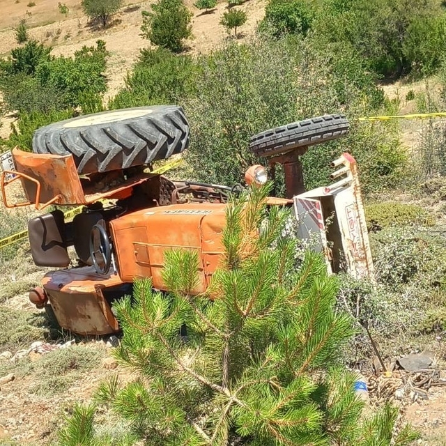 Karaman'da traktör devrildi: 1 ölü