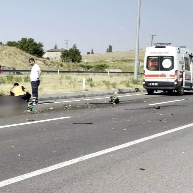 Otomobil ile motosiklet çarpıştı: 1 ölü, 1 yaralı