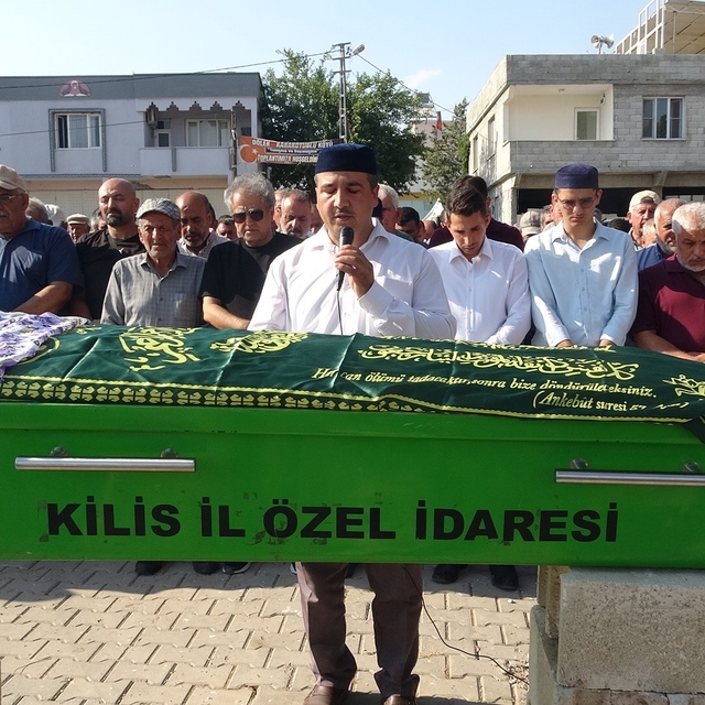 Kilis'te eşi tarafından silahla vurularak öldürülen kadın son yolculuğuna u...