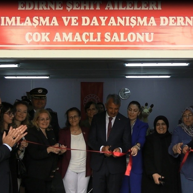 Edirne'de şehit ailelerinin el emeği göz nuru ürünleri sergilendi