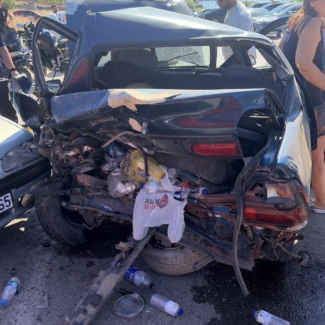 Ayvalık'ta feci kaza: 6 yaralı
Kontrolden çıkan otomobil 4 araca ve yayalar...