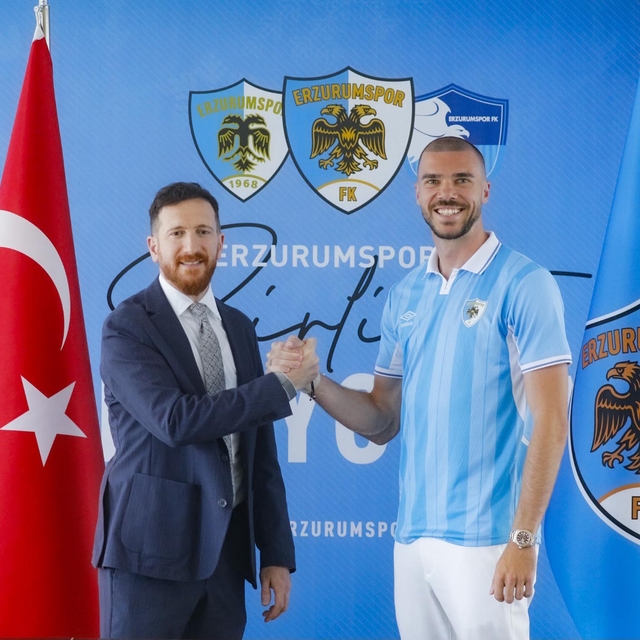 Erzurumspor, dış transferde ilk imzayı Nihad Mujakic'e attırdı