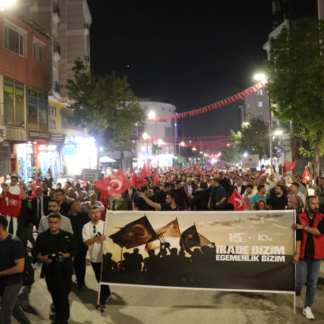 Van'da '15 Temmuz Demokrasi ve Milli Birlik Günü' yürüyüşü düzenlendi
