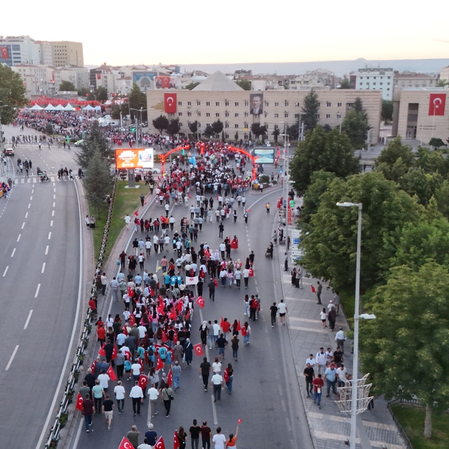 Kayseri'de 15 Temmuz coşkusu
Vali Çiçek: "Kayseri, Türkiye'nin her ihtiyaç...