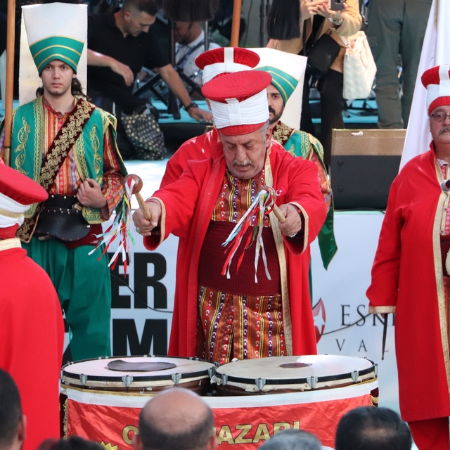 Eskişehirliler 15 Temmuz için tek yürek oldu, meydanda adım atacak yer kalm...