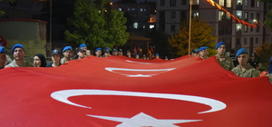 Şırnak'ta 107 metrelik Türk bayrağıyla 15 Temmuz yürüyüşü
