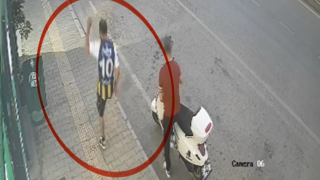 Kediye tekme atan şahıs kamerada