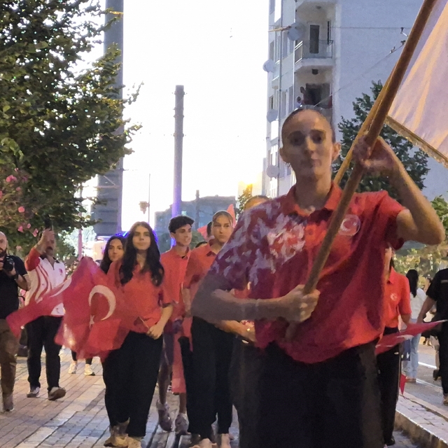 Eskişehir'de milli sporculardan 15 Temmuz'a özel Sancak Koşusu
Sancak Koşus...