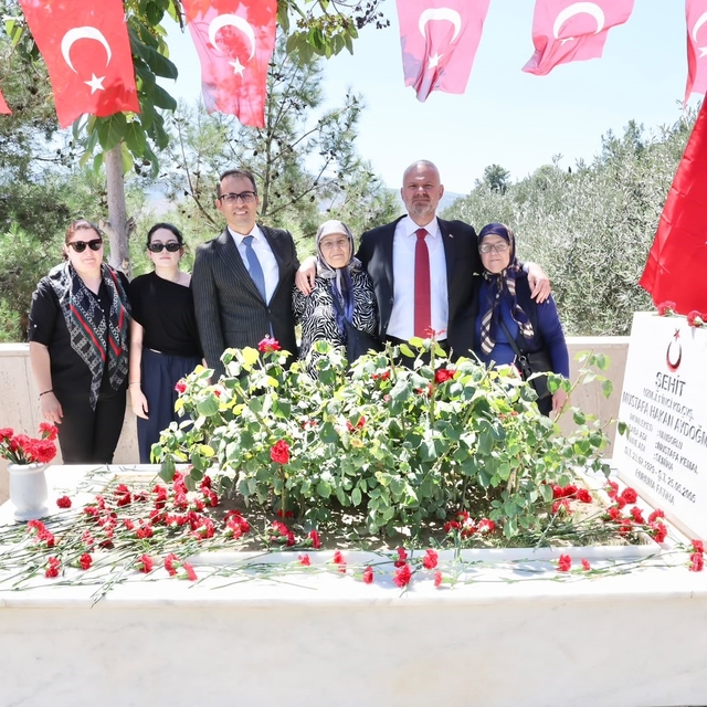 Menemen'de 15 Temmuz şehitleri dualarla anıldı
Başkan Pehlivan: "Yüzyıl geç...