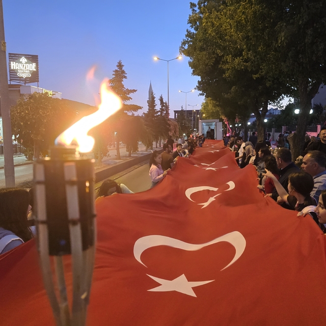 Yozgatlılar Demokrasi ve Milli Birlik Günü'nde meydanı doldurdu