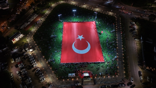Kayseri'de dünyanın en büyük Türk bayrağı açıldı